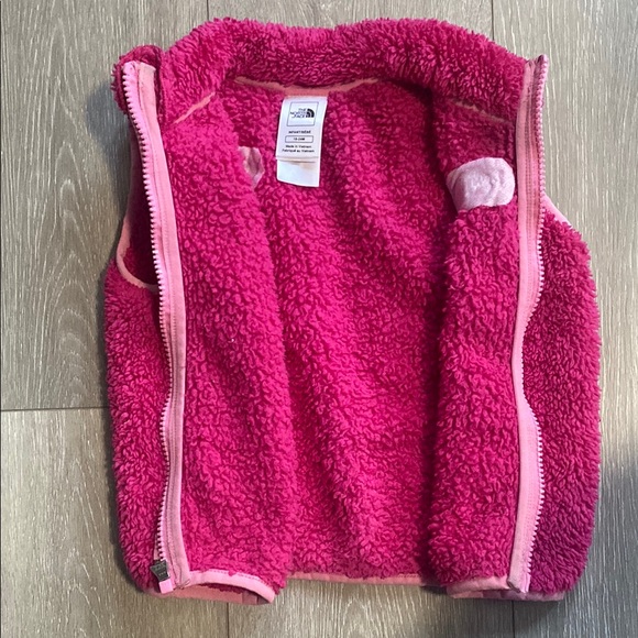 The North Face Pink Fuzzy Vest Girls Infant Toddler Sz 18 24 months 2T Light - Picture 6 of 7